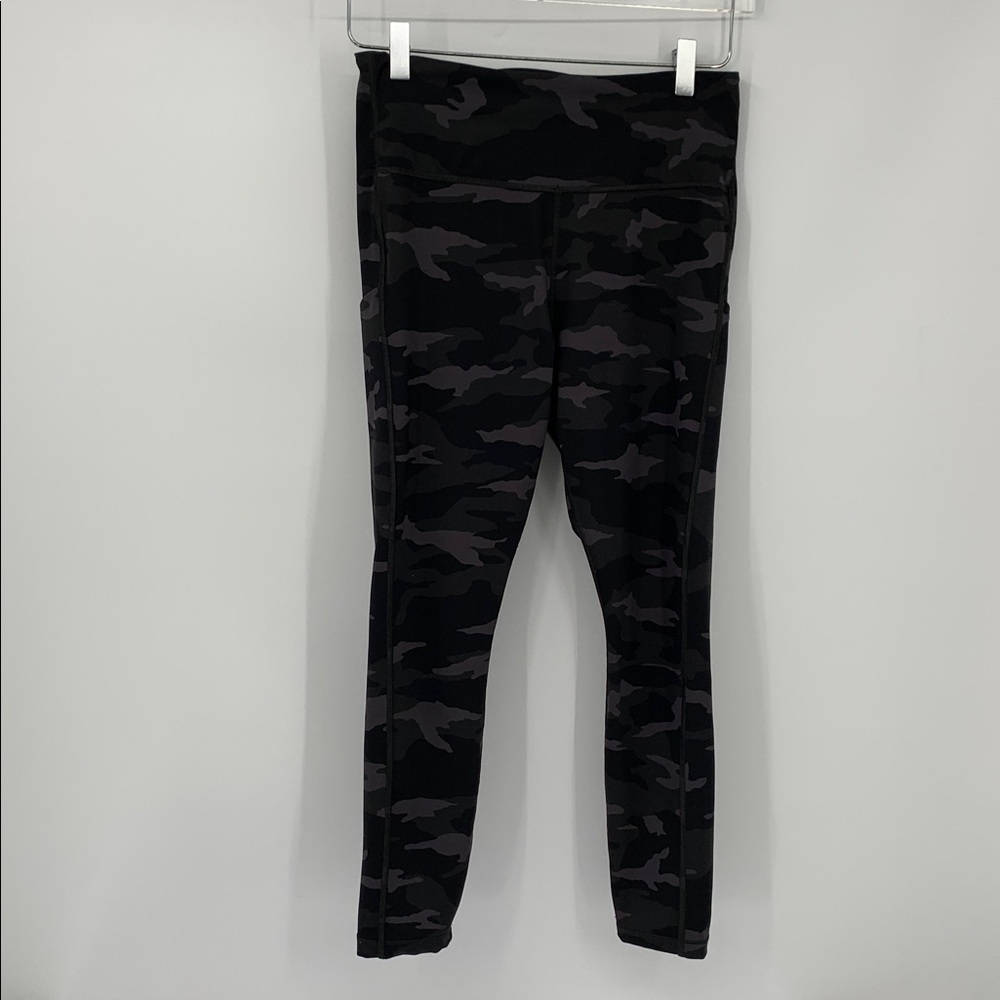 Athleta Ultimate 7/8 tight leggings camo green gray active yoga women Medium